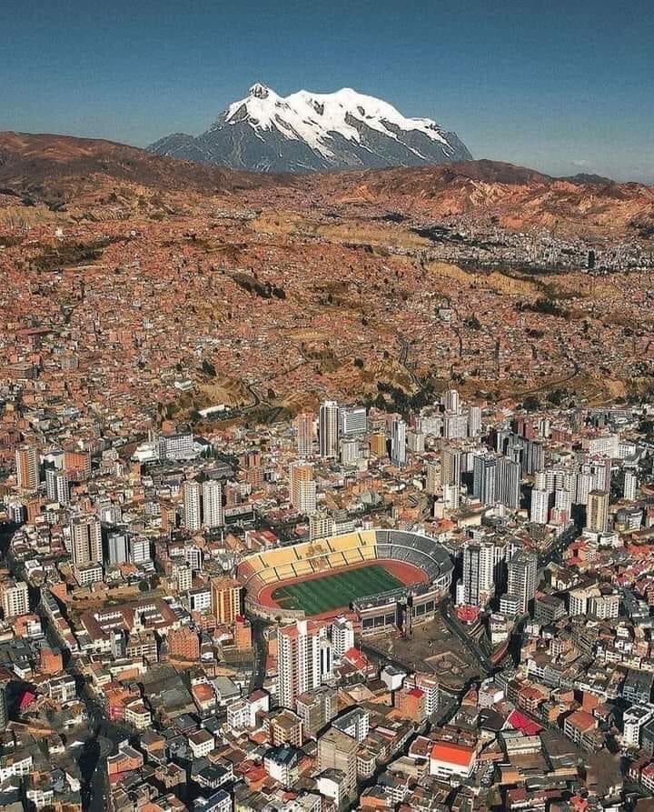 عجیب‌ترین ورزشگاه جهان که حالتان در آن بد می‌شود+عکس